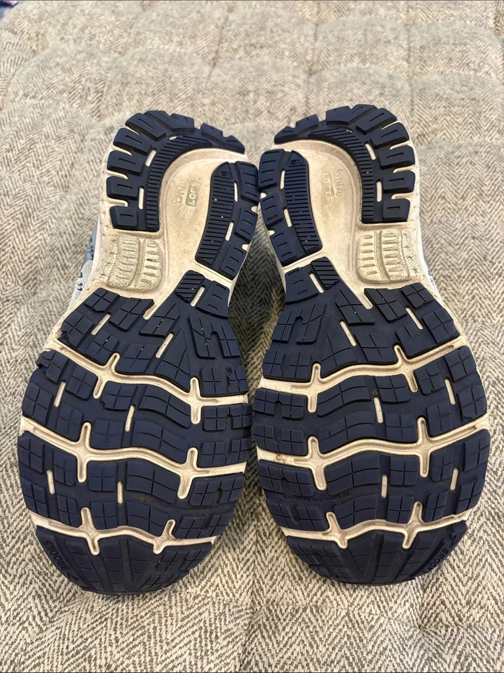 Brooks Ghost 13 running shoes size 8.5 M